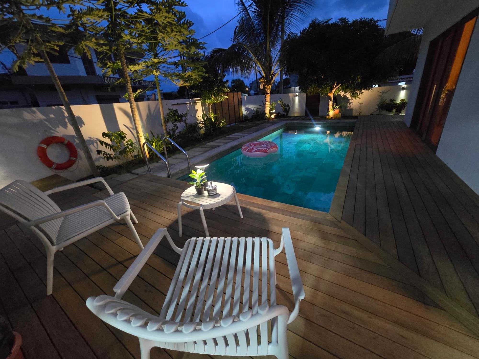 Villa Carlos Poolside